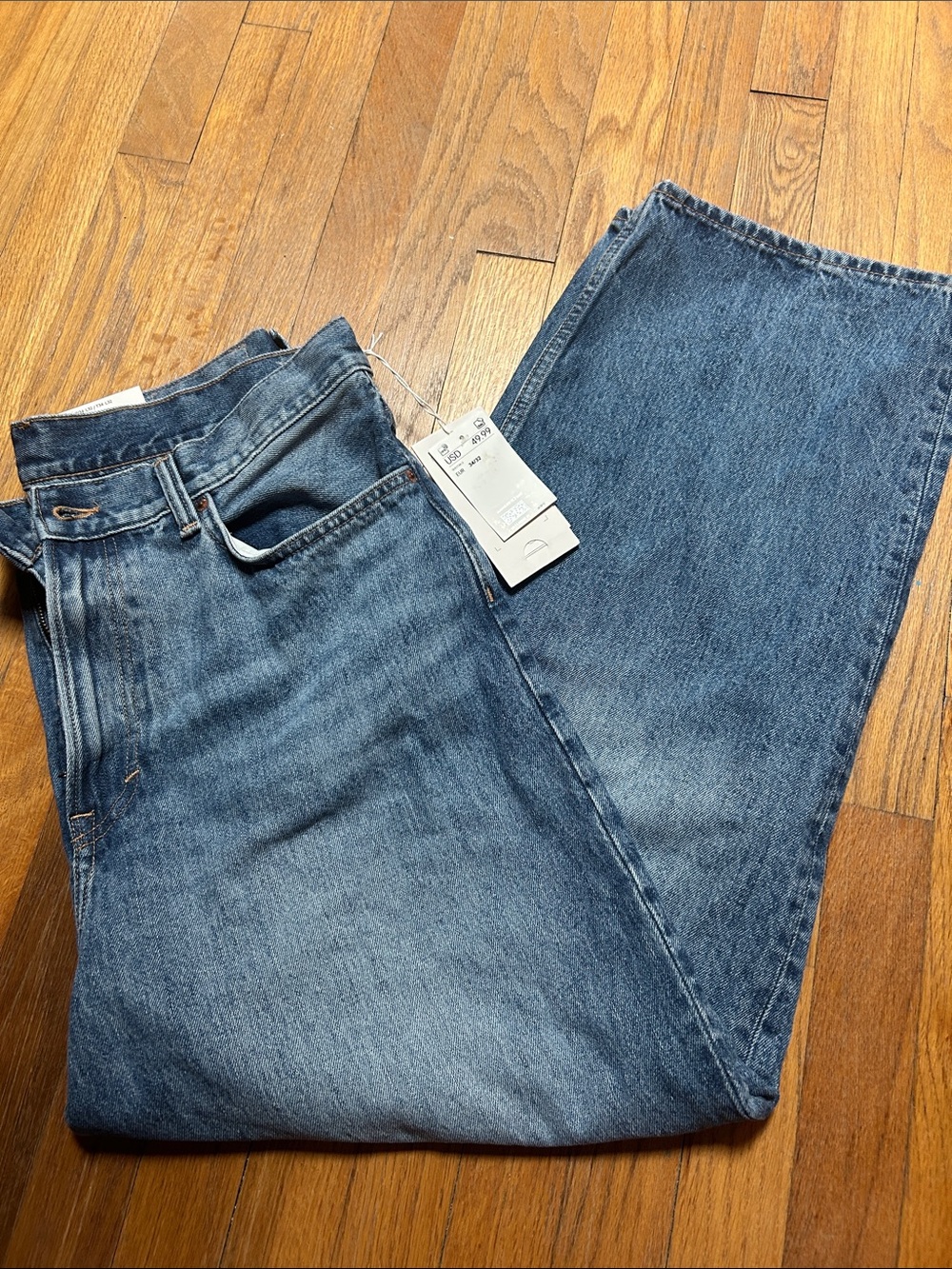 H&M Men's Straight Jeans in Medium Blue Wash